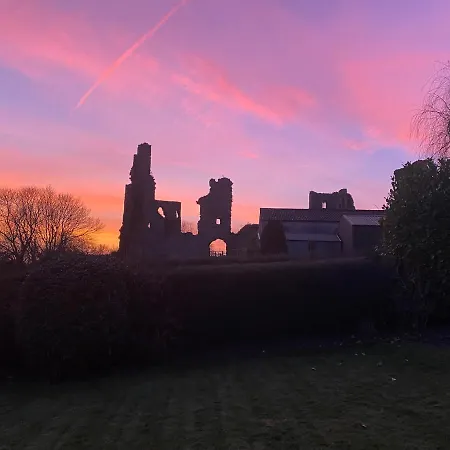 Grooms By Castle Near York * Sheriff Hutton