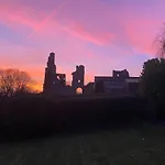 Grooms By Castle Near York * Sheriff Hutton