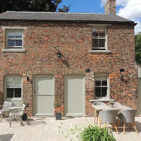 Holiday home Grooms By Castle Near York Sheriff Hutton