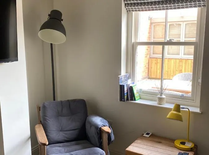 Grooms By Castle Near York * Sheriff Hutton