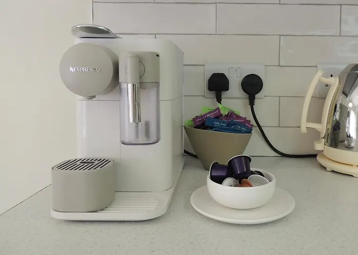 Grooms By Castle Near York * Sheriff Hutton