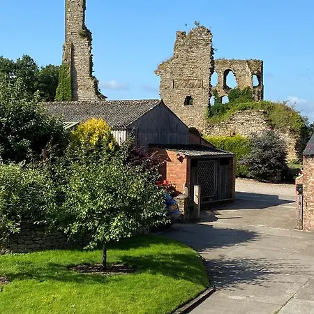 Holiday home Grooms By Castle Near York *