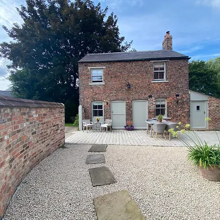 Holiday home Grooms By Castle Near York *